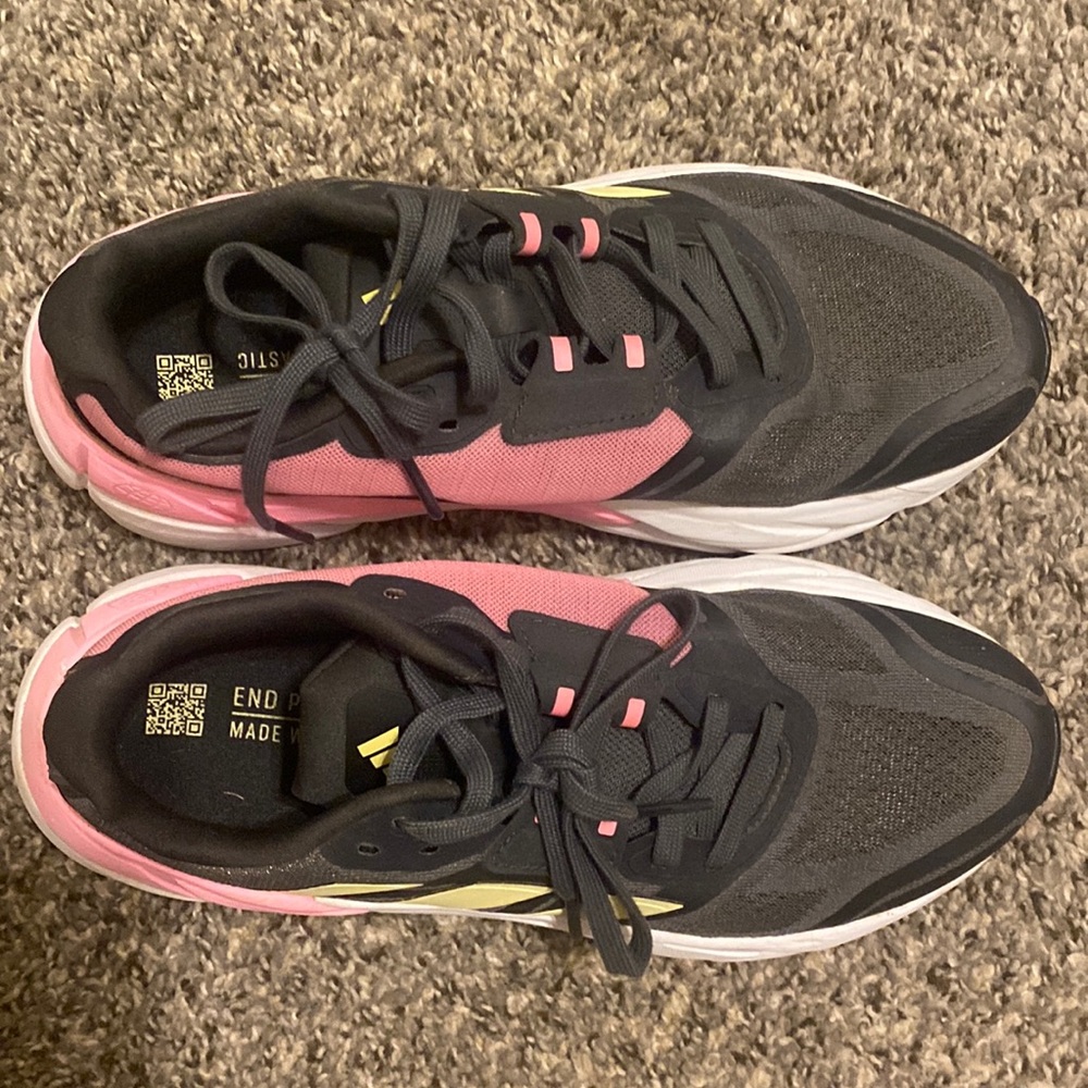 Women’s Adidas Adistar CS size 8
